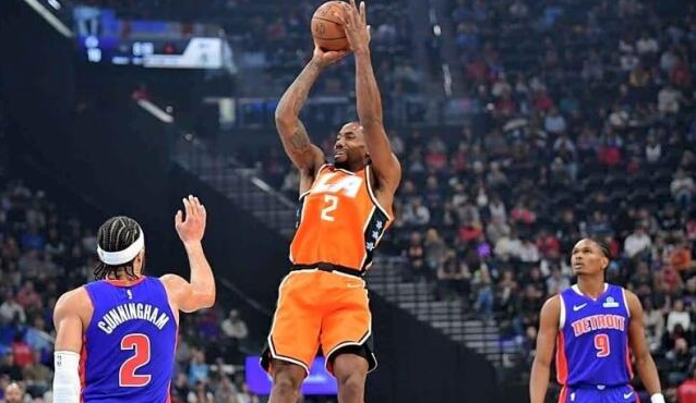 kahwi-leonard-berhasil-mencetak-total-55-poin