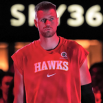 kristaps-porzingis-kesal-usai-hawks-menendang-trae-young