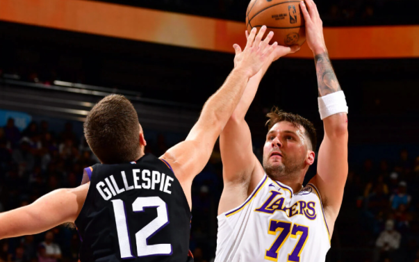 Lakers Menang Tipis Atas Phoenix Suns di NBA Malam Ini